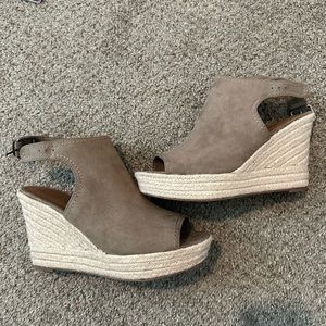 Universal Thread Wedges NEVER WORN